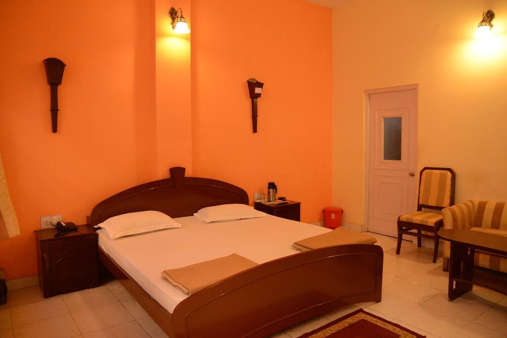 Hotel The Orient Kanpur Room photo